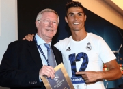 雷火电竞-巴萨险胜里昂，C罗乌龙送礼英超