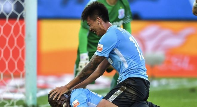 河北华夏幸福客场逼平大连一方，陷入平局